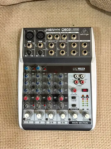 Behringer Xenyx Q802USB Mixer - Compact 8-Input USB Mixer