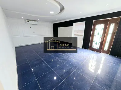 private entrance - with private parking