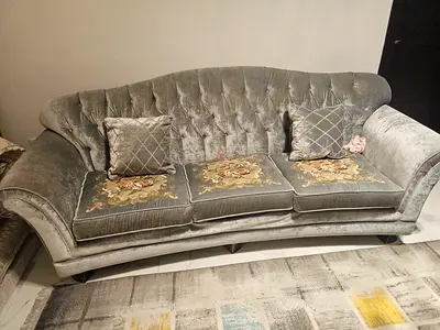 3-seater velvet tufted sofa with floral cushions