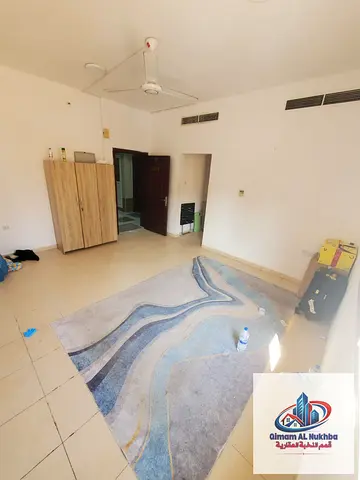 أشيك غرفة وصالة في المجرة بمساحة كبيرة وتكييف وغاز مركزي بالقرب من كورنيش الشارقة والحديقة ومركز اليوم الجديد مع سهولة الوصول إلى جميع الخدمات