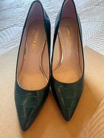Kenneth Cole women's pointed flats, dark green, size 36, never used