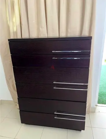 Chest of drawer