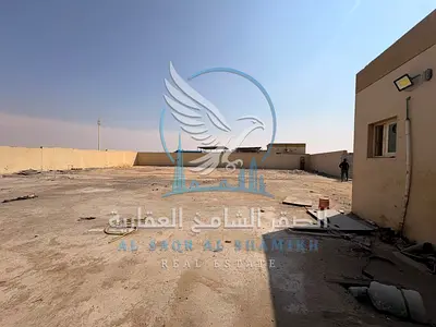 ساحة مفتوحة للإيجار – الصجعة، الشارقة المساحة الإجمالية: 10,000 قدم مربع متوفرة بقدرة 20 كيلوواط