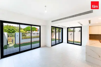 SINGLE ROW | vacant | GATED COMMUNITY
