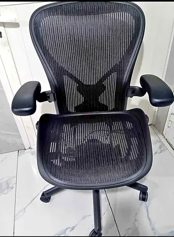 Selling Herman miller Areon chair  available