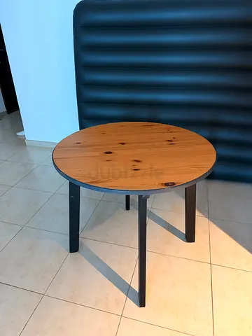 Dining table + 4 chairs