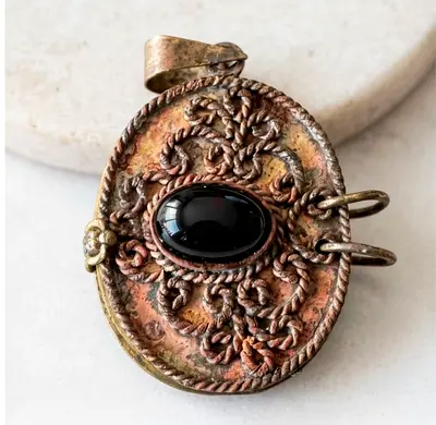 Antique Islamic Talismanic Multi-Page Locket Copper & Black Agate تعليقة حرز إسلامي أنتيك متعدد الصف