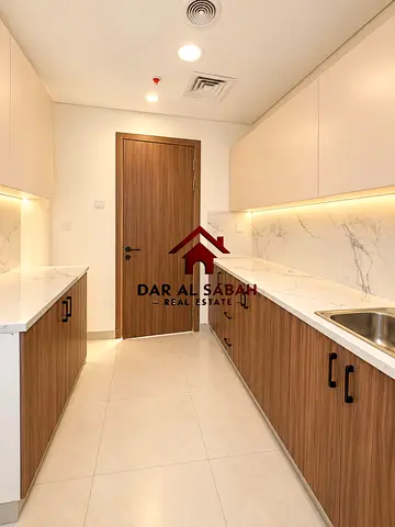 12 Cheque Payment ● No Commission ● No Deposit ● With Parking!