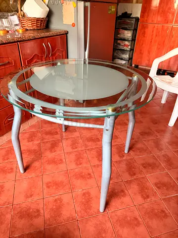 Glass round dining table with metal frame - 4-seater