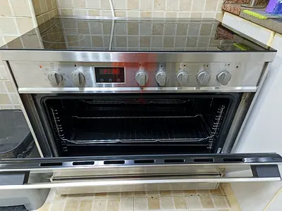 Stainless Steel Electric Cooker Hisense 90x60 Ceramic Cooker –  Unused Oven