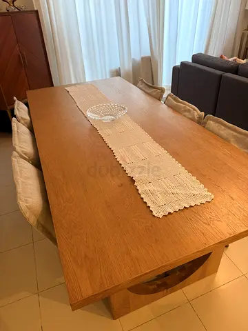 Solid Oak Dining Table with 6 chairs