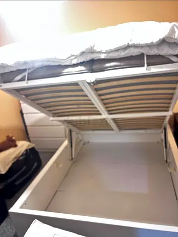 QUEEN SIZE Hydraulic Lift-Up Storage Bed - White - Like New