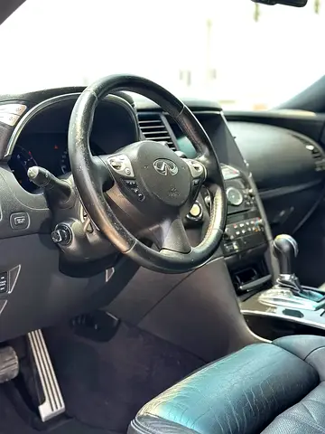 صورة 9 لـ 2014 Infiniti QX70
