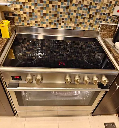 Bosch Series 8 Stainless Steel Electric Ceramic Cooktop with Oven - Good Condition