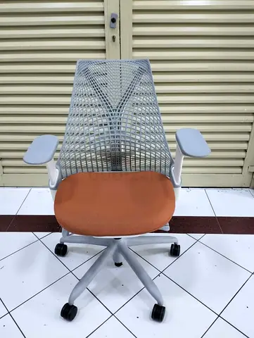 For selling Herman Miller Sayle chair  good available