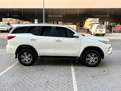 2022 Toyota FORTUNER photo 2