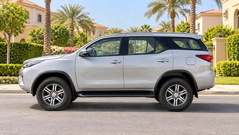 2024 Toyota FORTUNER photo 3