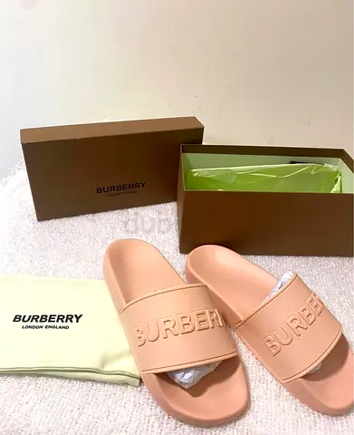 Burberry slides new 38. Authentic