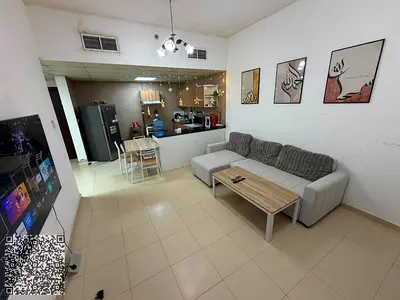 للبيع غرفه وصاله با ابراج السيتي تاور المساحة الكبيره بنظام الاقساط مع بلكونه