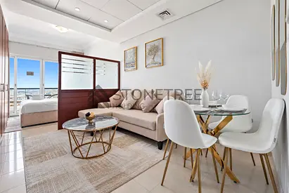 12 CHEQUES | Near Metro | Prime Location