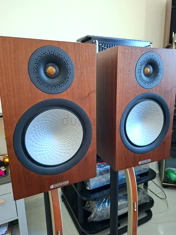 Monitor audio silver 100 7g bookshelf speaker.