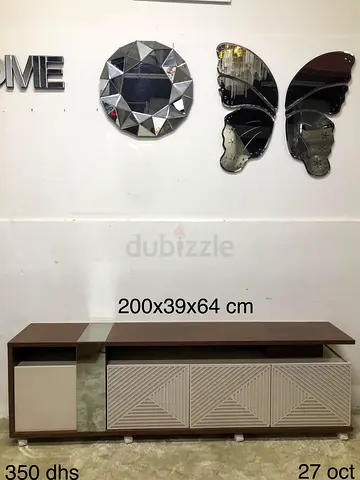 Modern Two-Tone TV Media Unit (200x39x64 cm)