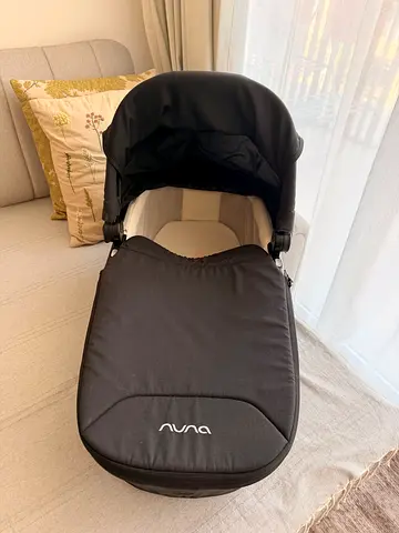Nuna Portable Bassinet / Carrycot - used once