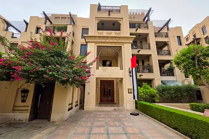 SPACIOUS 1BR | BALCONY | VACANT | PRIME LOCATION