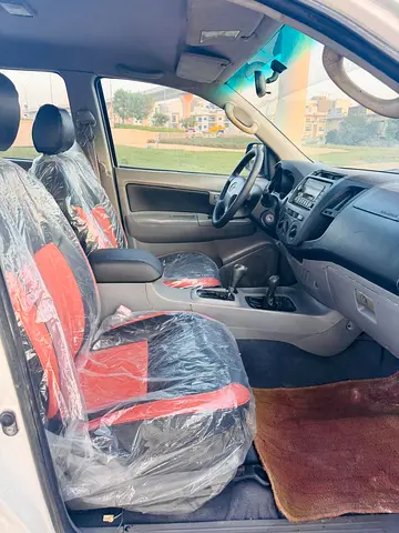 Toyota Hilux // Full option // Full Automatic // 4×4 Drive // Automatic gear // Gcc space // Good co