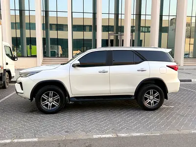 2022 Toyota FORTUNER photo 4