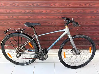 Giant Escape 2 Hybrid Bike, Small Frame, Hydraulic Brakes, 29 inch wheels.