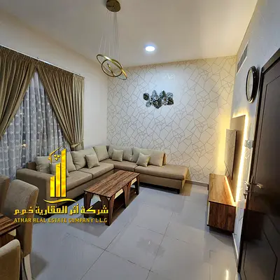 شقة فاخره -ثاني ساكن- غرفتين وصالة مع بلكونه مفتوحه.كورنيش عجمان .مفروشه بالكامل للإيجار الشهري. الايجار يشمل الفواتير والإنترنت وموقف