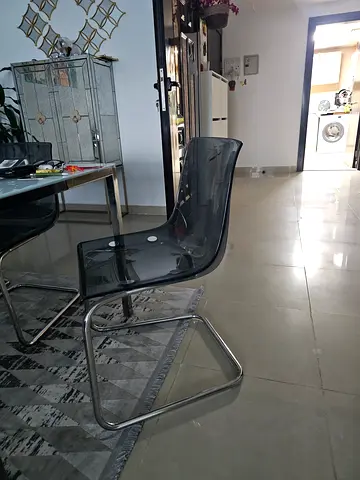 Set of 6 Modern Transparent Acrylic Cantilever Chairs - and dinnibg table Good Condition