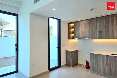Elegant & Bright | Single Row | Prime Location