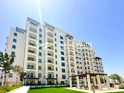 Vacant|Upgraded 2BR+M|2 Parking|With Appliances