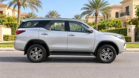 2024 Toyota FORTUNER photo 5