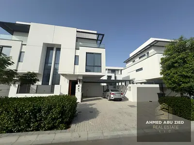 أفخم فيلا مع شاطئ خاص للإيجار السنوي في مدينة أجمل مكان الحمرية، الشارقة استمتع بتجربة سكن استثنائية في فيلا فاخرة مع شاطئ خاص تقع في مدينة أجمل مكان