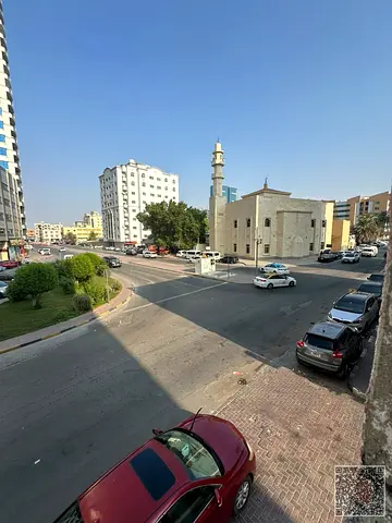 شقة عائلية مريحة للإيجار السنوي في منطقة الراشدية 2 بعجمان بموقع حيوي وإطلالة مميزة بالقرب من أبراج الفالكون