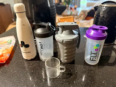 Set of protein shakers and water bottle - 5 pieces, used