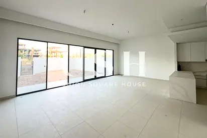 Community Specialist | All Options Available | Luxury 4BR Townhouse + Maid Room | Private Lift | La