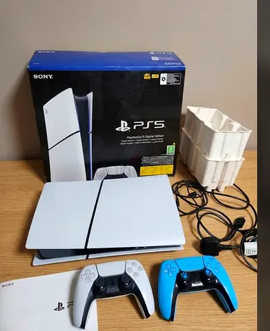 Sony PlayStation 5 Slim (2025) - 1TB - 2 Controllers