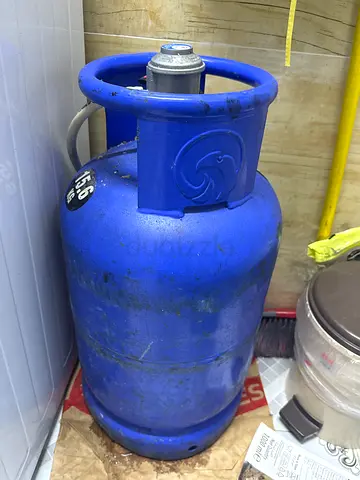 Gas cylinder with regulator