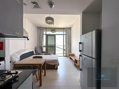 استوديو مفروش | مونتريال الفرجان | شرفة تطل على المارينا