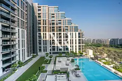 AGENT ON SITE | POOL AND PARK VIEW | MID-FLOOR
