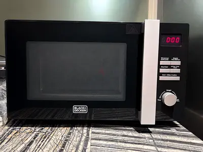 Black+Decker 30L Microwave with Grill – AED 250