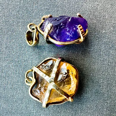 Natural Raw Citrine & Amethyst Gold Plated 925 Silver Pendants طقم تعليقات حجر سترين وجمشت طبيعي خام