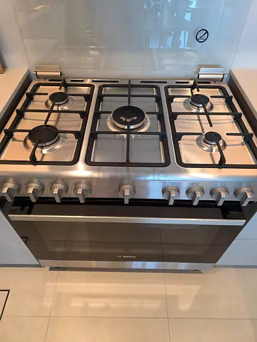 Bosch New Model stove 90cm Wide, With ,Rotisserie Grill,