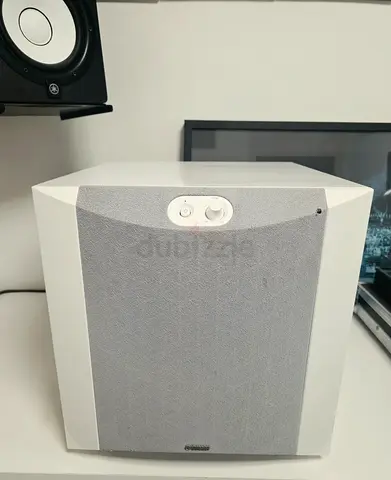 Yamaha NS-SW300 Powered Subwoofer (White) - Mint Condition