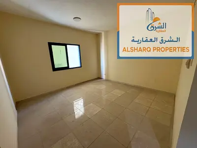 أول صف على الكورنيش | غرفتان وصالة | حمامان | موقع مباشر على الكورنيش | سهل الخروج للشارقة ودبي