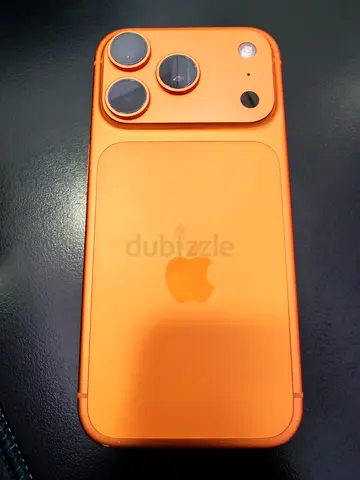 Orange iPhone 17 pro 91 % battery